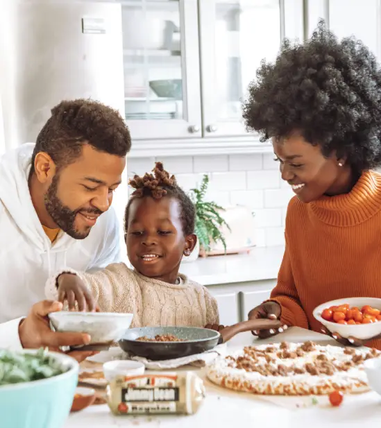 faq-familia-reunida-na-cozinha - Site Liberta